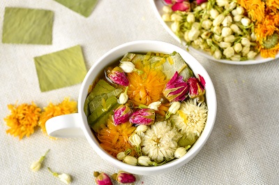 玫瑰茉莉茶有哪些功效 玫瑰茉莉茶的服用禁忌有哪些